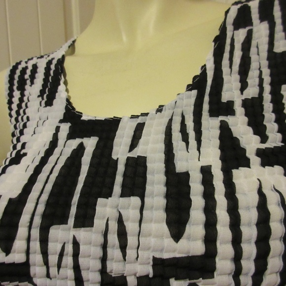 Y2K Essentials by Milano Black White Tank Top Geometric Casual Chic Femme Preppy - Picture 5 of 8